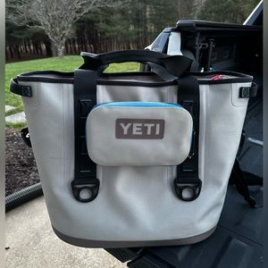"Original" YETI Hopper 30 Soft-Sided Cooler: Fog Gray/Tahoe Blue,  Used